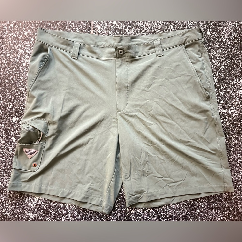 Columbia Sportswear Omni Shield PFG Cargo Shorts Size 44 (Army Green) 10L